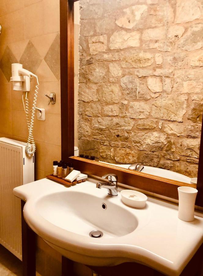 Alpen House Hotel & Suites أراخوفا المظهر الخارجي الصورة