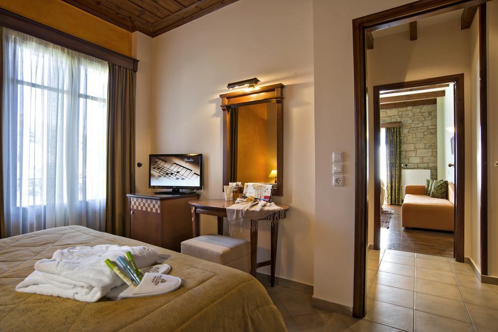 Alpen House Hotel & Suites أراخوفا الغرفة الصورة