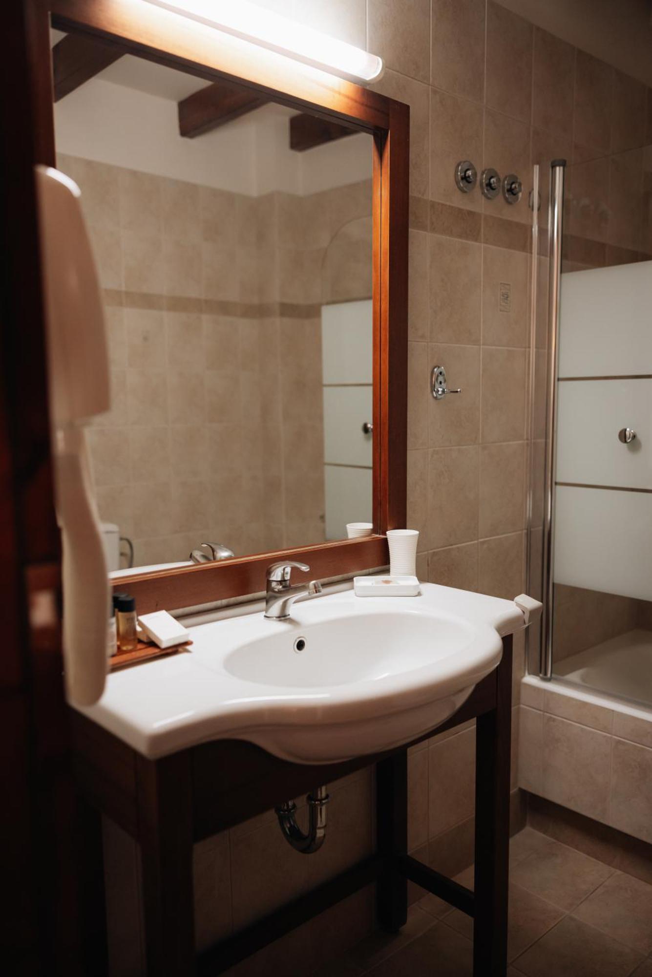 Alpen House Hotel & Suites أراخوفا المظهر الخارجي الصورة